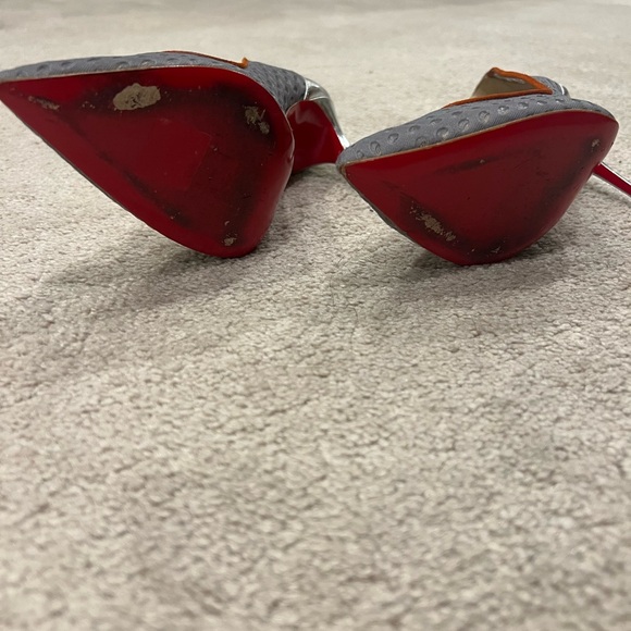 CHRISTIAN LOUBOUTIN Fishnet Suede Follies Resille 100 Pumps 38 Pre-Loved - Picture 13 of 16